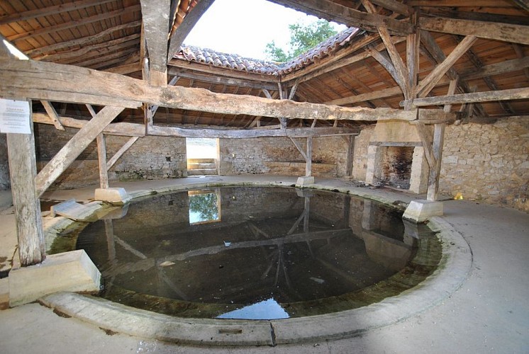 Aire de pique-nique du lavoir de Lasdoutz à Gondrin