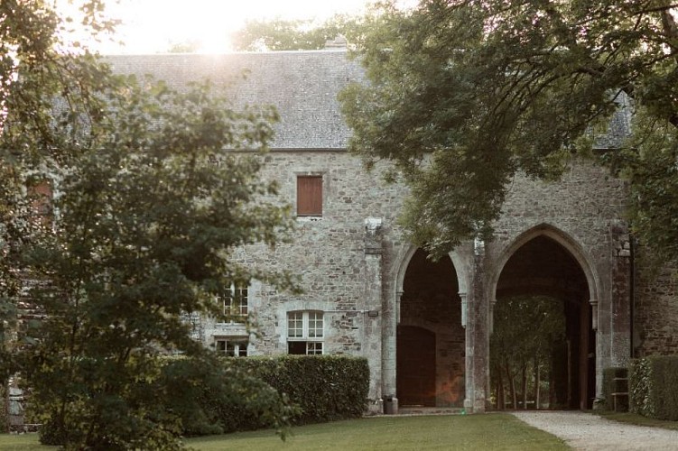 Neufmesnil-meublé-abbaye-de-Blanchelande-3