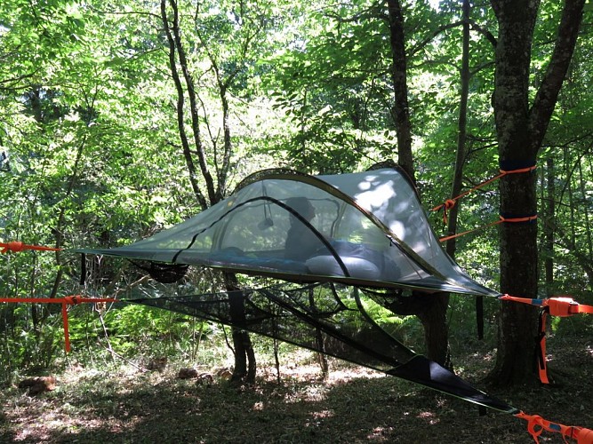 La tente suspendue de l'Esquillot