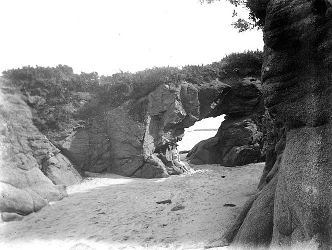 La roche percée, vers 1930 