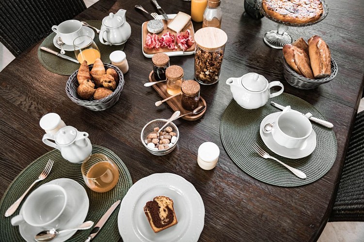 Clos Saint Sulpice - Petit déjeuner salle à manger