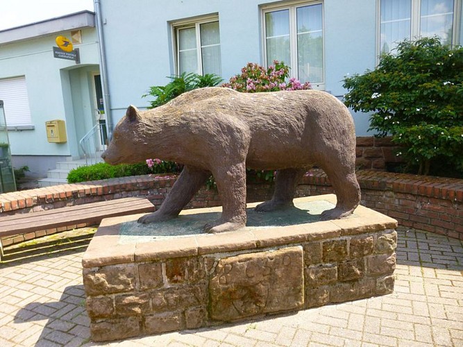 Le symbole du village de Baerenthal est représenté par cette statue d'ours