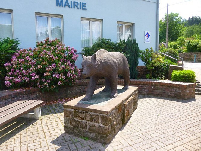 Le symbole du village de Baerenthal est représenté par cette statue d'ours