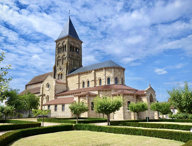 Les Pierres parlent - Eglise de Saint-Menoux