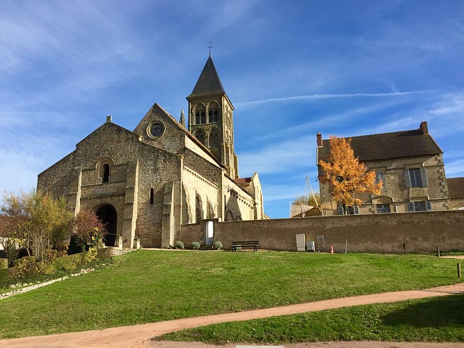 Les Pierres parlent - Eglise de Saint-Menoux