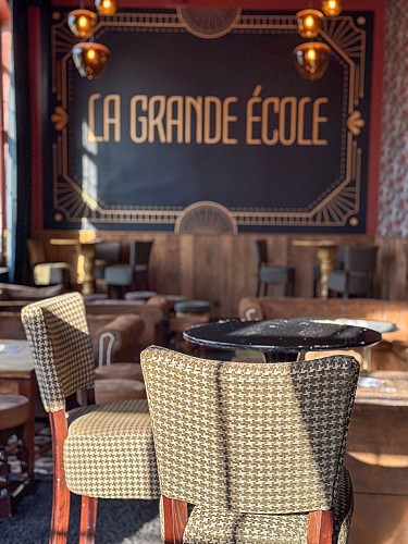 La Grande Ecole - Pub Janine 9