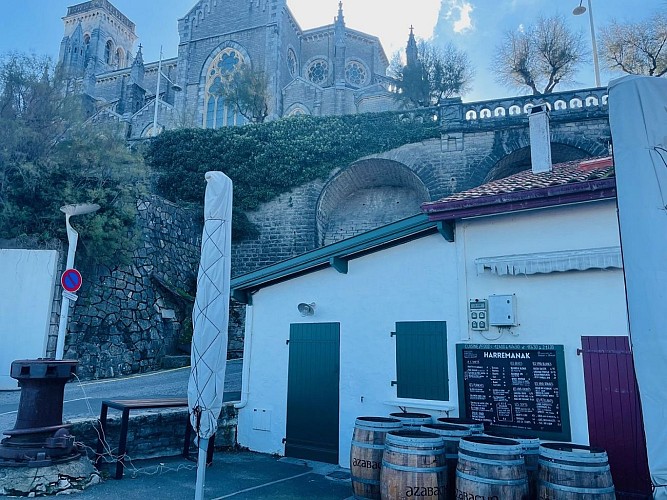 Harremanak Biarritz vue eglise