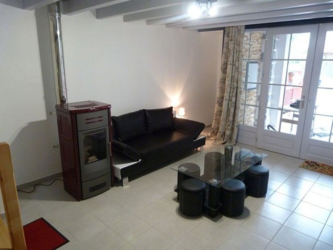 Location Arhancet - Poêle et séjour  - Bussunarits