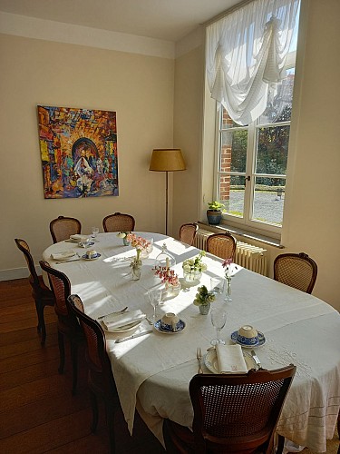 818090_8_salle_a_manger