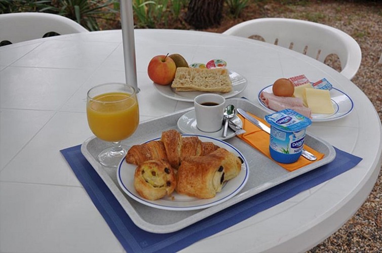 Hotel-Ttiki-etchea---petit-dej-2