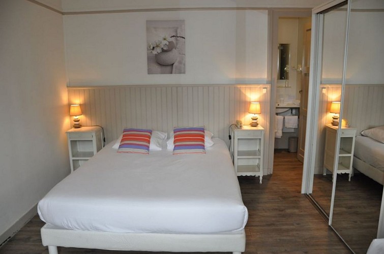 Hotel-Ttiki-etchea---chambre-4-2