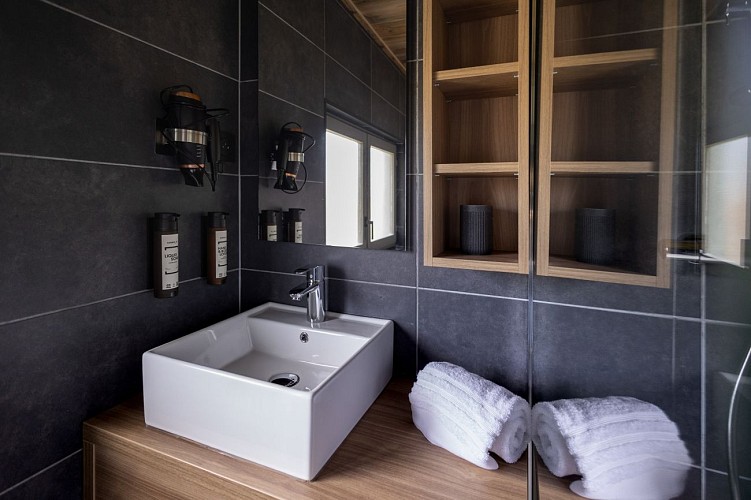 Les Lodges du Lac · Hôtel et cabanes