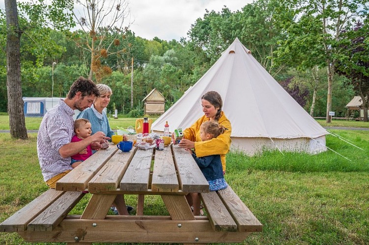 TENTES SAHARIENNES ÉQUIPÉES AU CAMPING ECO LOIRE