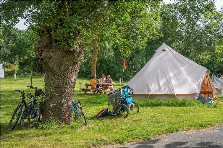 TENTES SAHARIENNES ÉQUIPÉES AU CAMPING ECO LOIRE