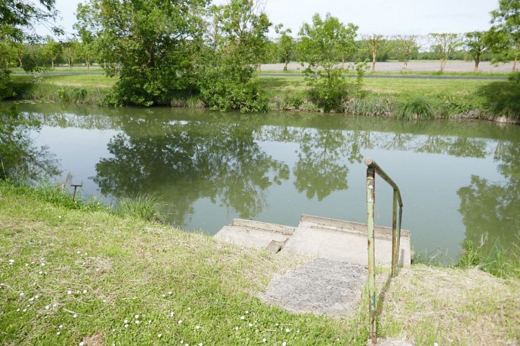 Gîte au cœur du marais poitevin donnant sur rivière, chemins de randonnée et pistes cyclables, Maillé, Vendée