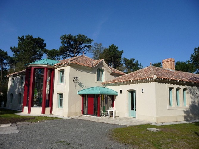 M. ET MME DE MENIBUS MAISON INDIVIDUELLE 15 PERSONNES