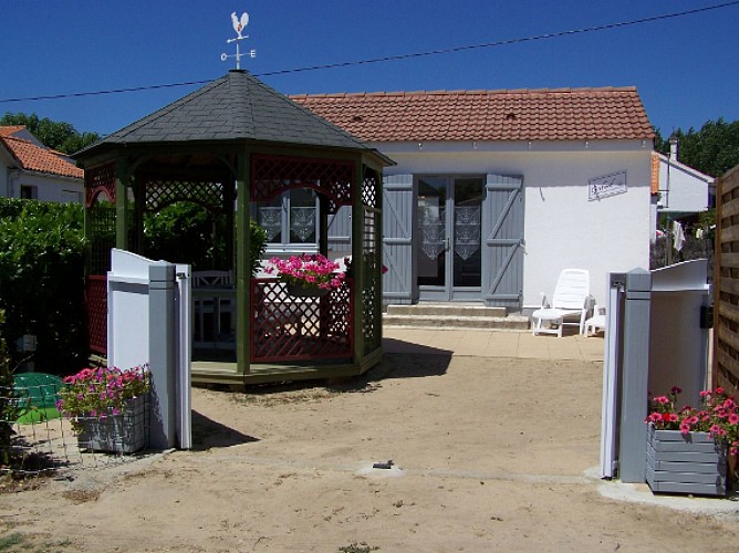 MME DROUIN MAISON INDIVIDUELLE 3 PERSONNES