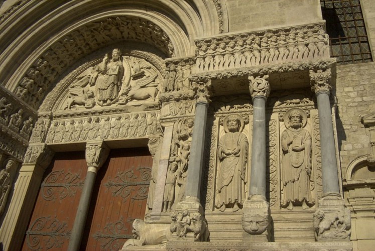 Façade cathédrale Saint-Trophime