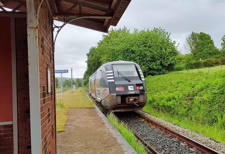 Le train quitte la gare - Pontrieux