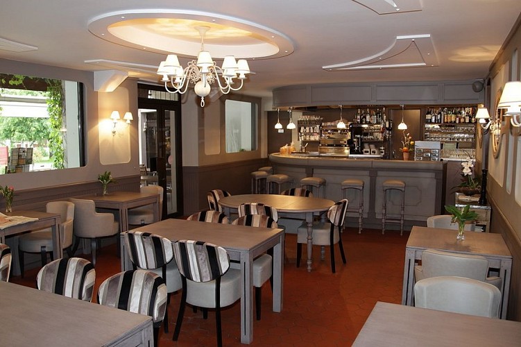 SALLE DE BAR CHEZ DARRACQ