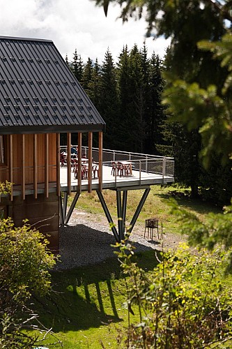 La Grande Léchère lake refuge