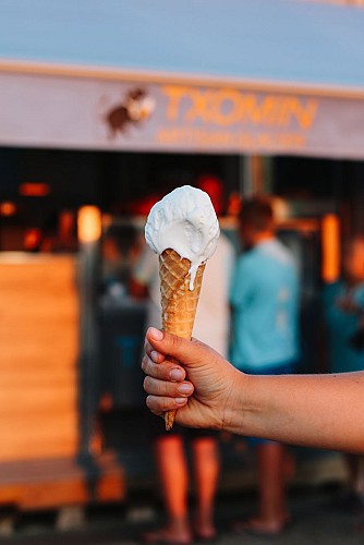 Artisan glacier Txomin