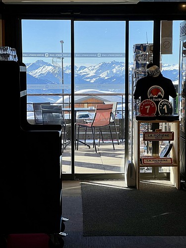 Skiset Olympic Sports & Café