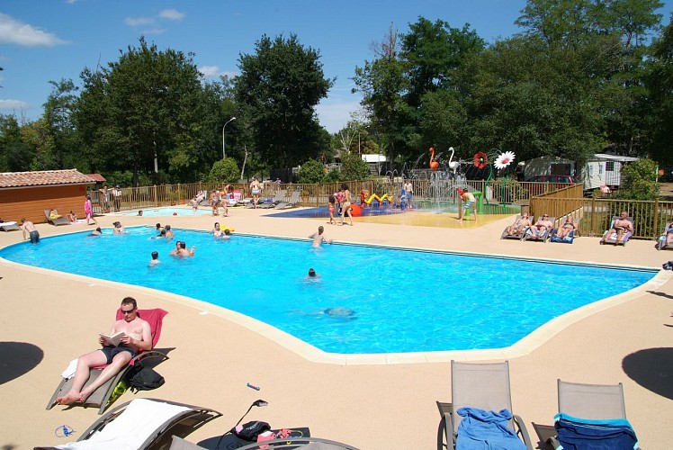 camping-les-ourmes-photo-piscine