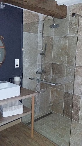 mauleon-gitesdespres2pax-douche-sit.jpg_5