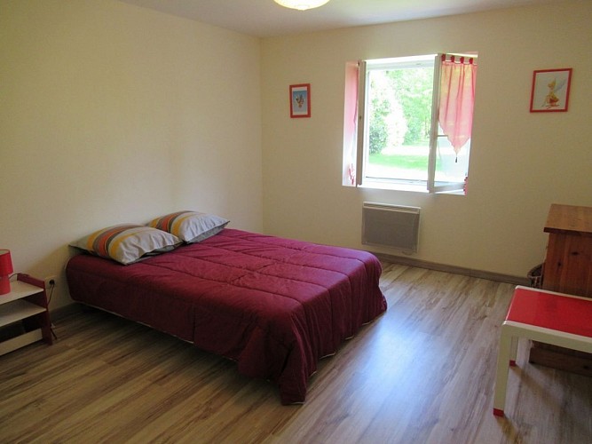 L'autre chambre familiale avec vue sur le jardin