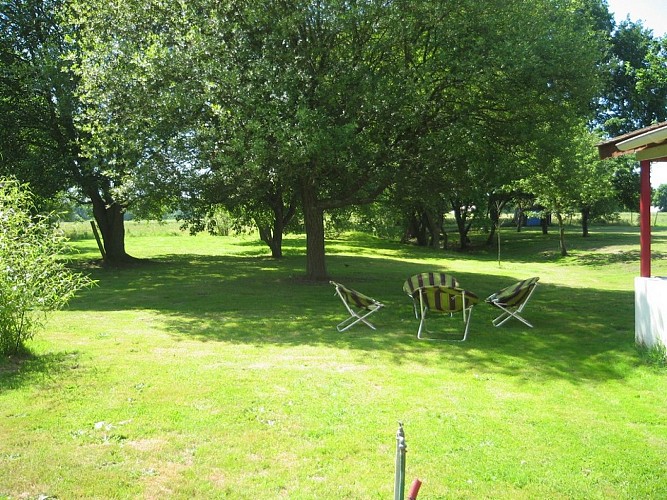 coin détente sous les arbres