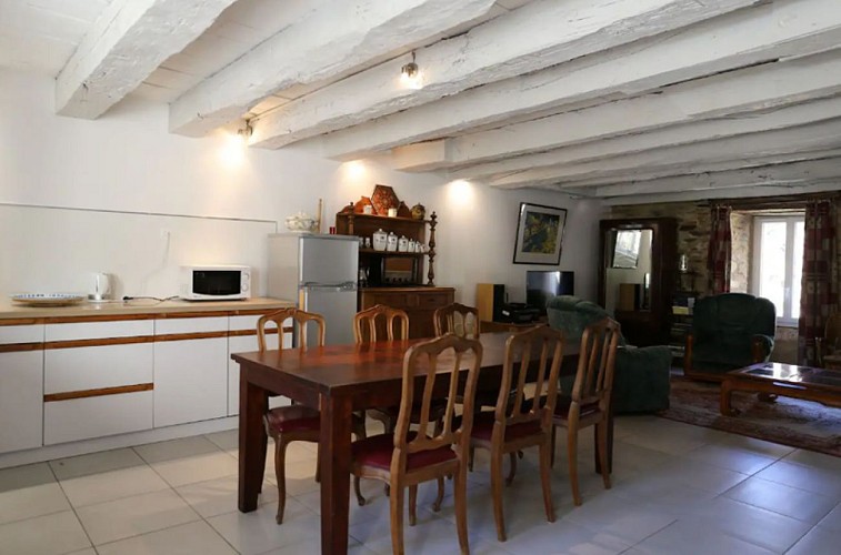 Saint Paul la Roche Jolie Maison Cuisine