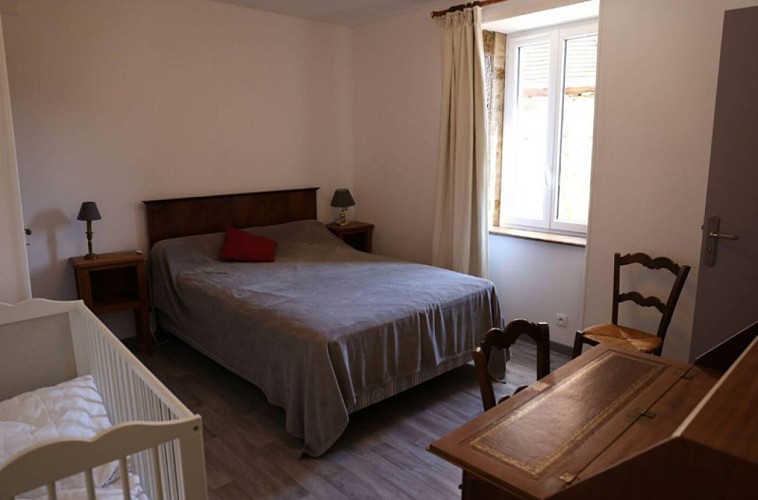 Saint Paul la Roche Jolie Maison Chambre