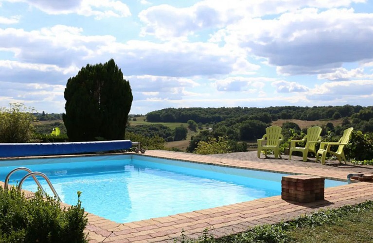 Saint Paul la Roche Jolie Maison Piscine avec vue