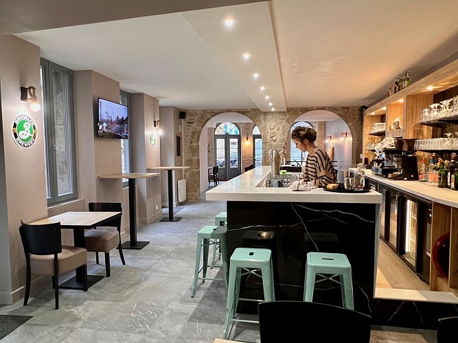 421941525_697436782558502_2044212854243057119_n