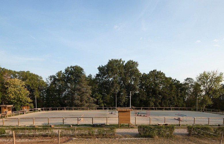 Écuries du Château d'Ygrande