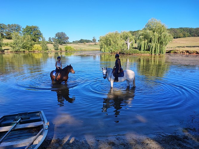 Écuries du Château d'Ygrande
