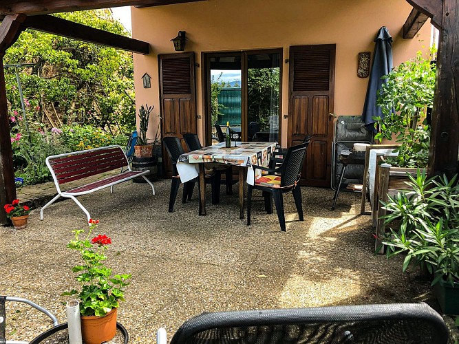 Terrasse du gîte les Coeurs de Marie-France à Gresswiller