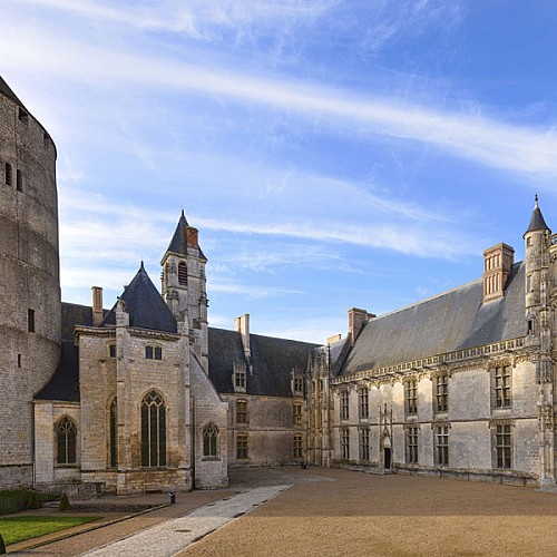 Château de Châteaudun, vue de la cour