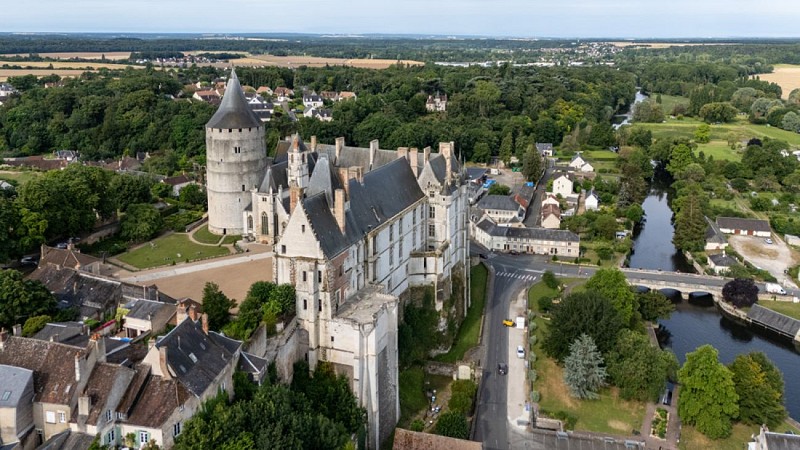 Vue aérienne du château de Châteaudun