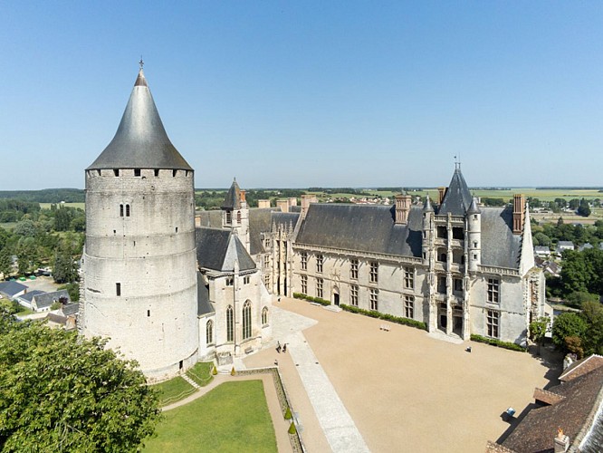 Château de Châteaudun, vue aérienne du donjon et de l'aile Longueville