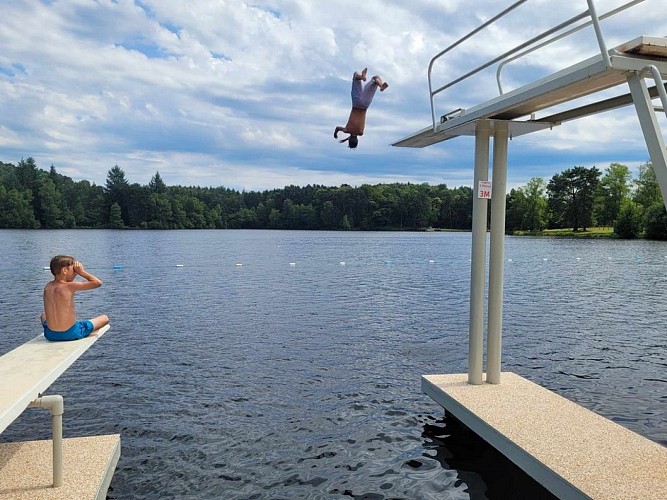 CentreTouristiqueDeMiel-Beynat_saut_12