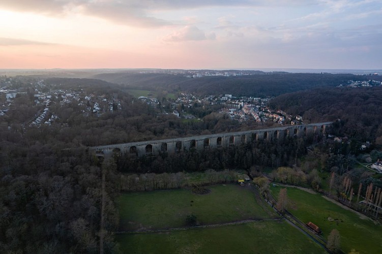 Aqueduc et arcades de Buc