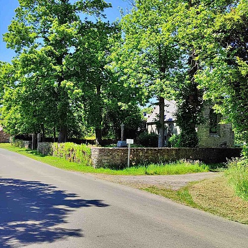 La chapelle de La Salle en bord de route - Lanmérin