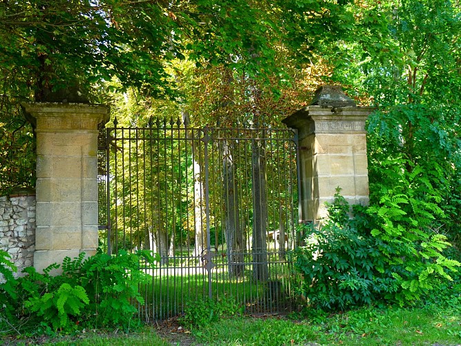 PÉPIT - Menez la vie de châteaux