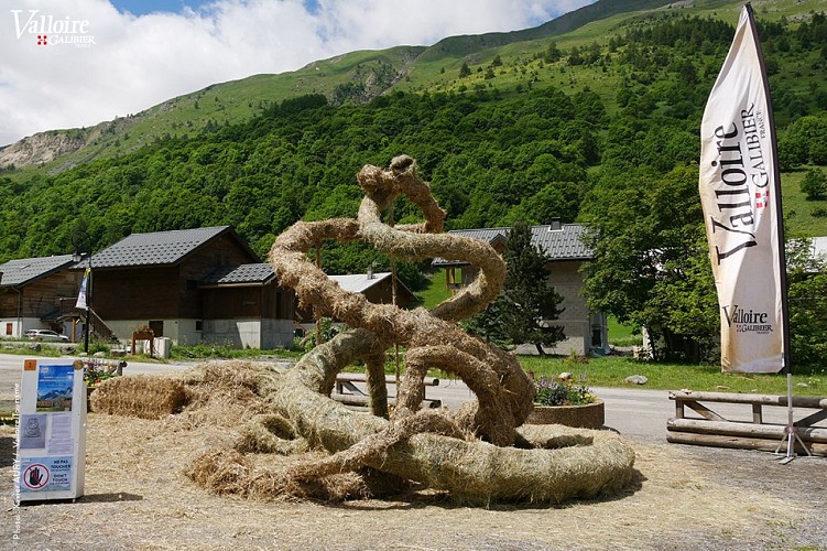 Concours International de sculptures sur paille & foin