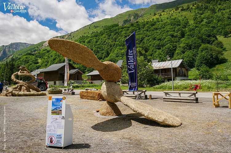 Concours International de sculptures sur paille & foin