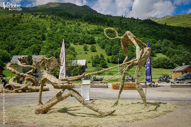 Concours International de sculptures sur paille & foin