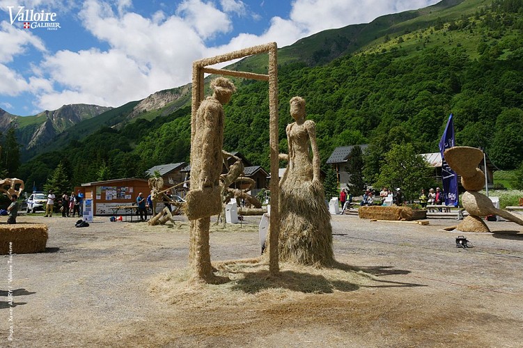 Concours International de sculptures sur paille & foin