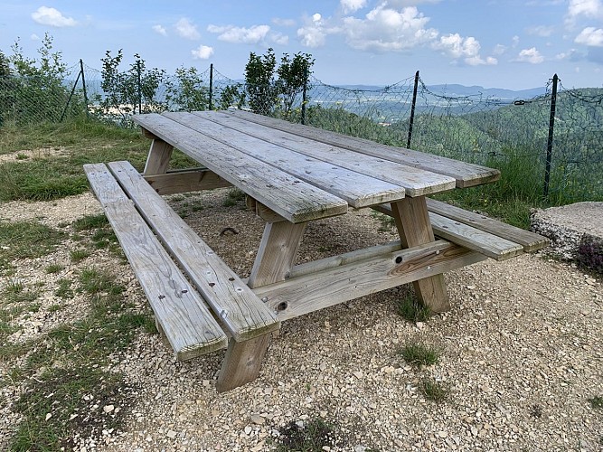 Aire de pique-nique au sommet de Planachat